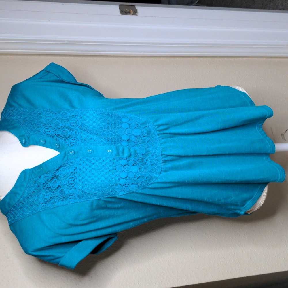Small Versona short sleeve shirt